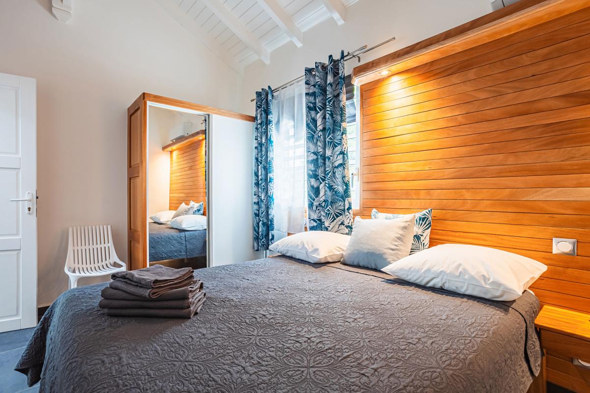 Location villa Sainte Anne piscine 1400m plage guadeloupe - Chambre