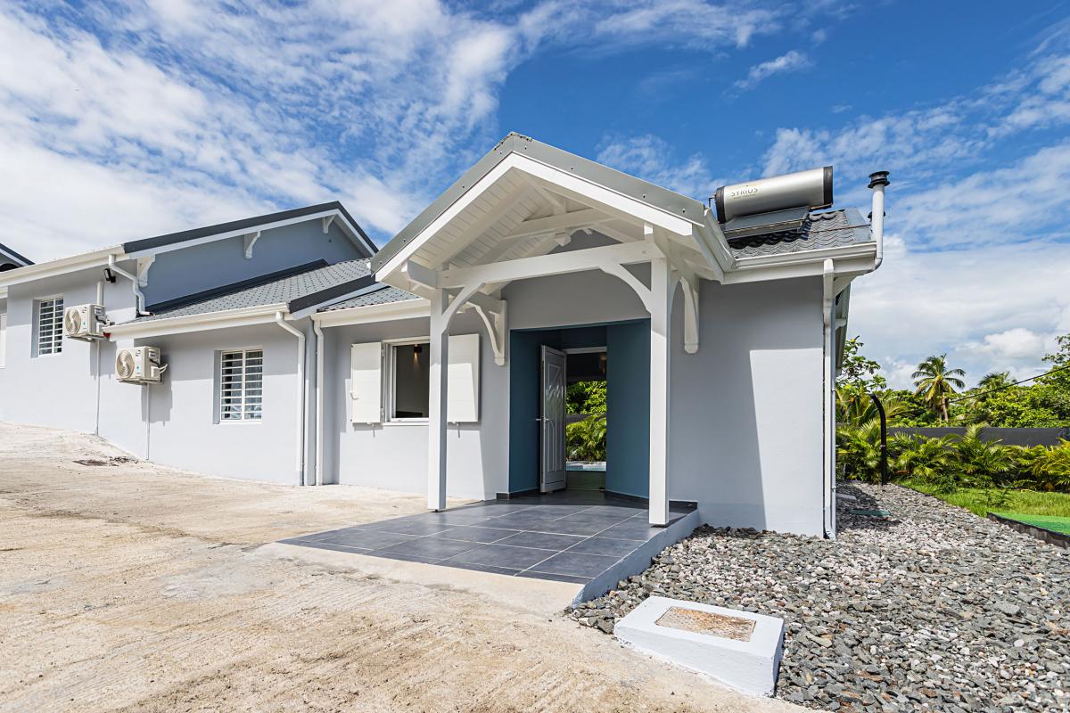 Location villa Sainte Anne piscine 1400m plage guadeloupe
