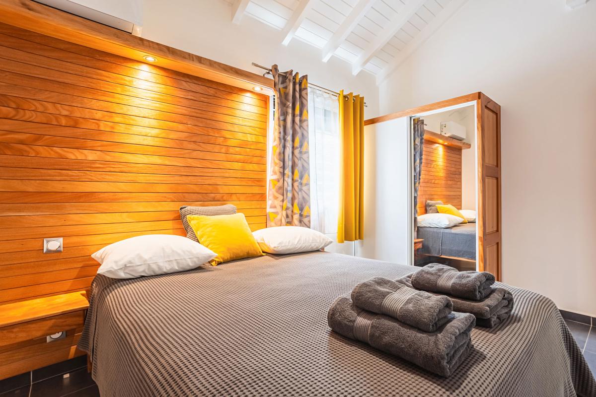 Location villa 2 chambres piscine proche plage Ste Anne Guadeloupe - Chambre