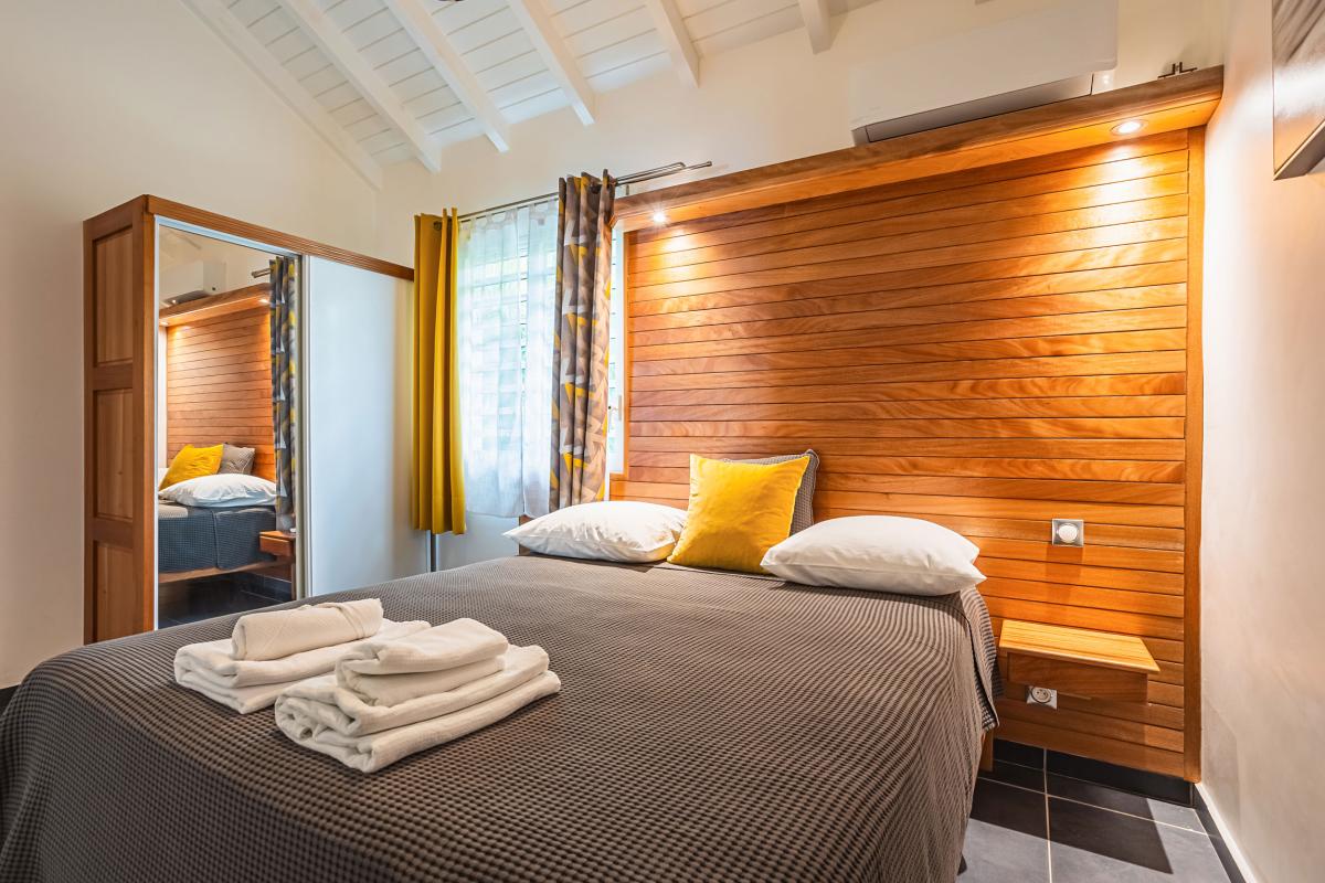 Location villa 2 chambres piscine proche plage Ste Anne Guadeloupe - Chambre