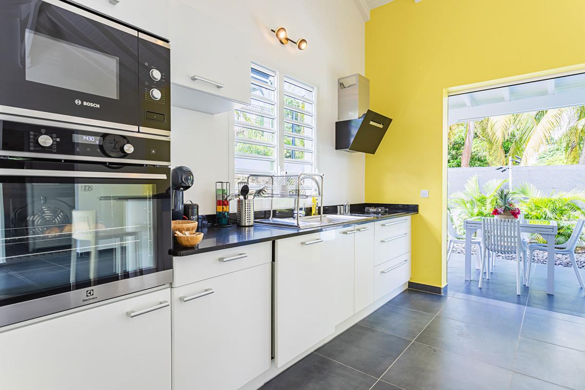 Location villa 2 chambres piscine proche plage Ste Anne Guadeloupe - Cuisine