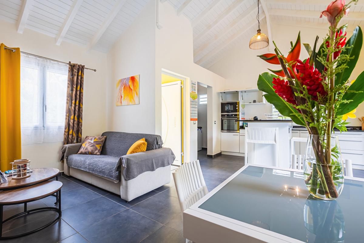 Location villa 2 chambres piscine proche plage Ste Anne Guadeloupe - Salon