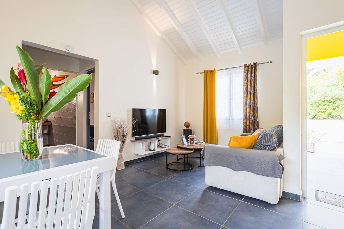 Location villa 2 chambres piscine proche plage Ste Anne Guadeloupe - Salon