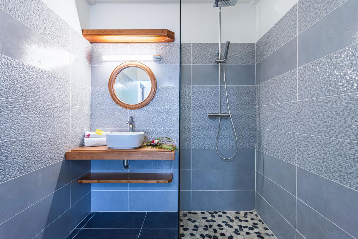 Location villa piscine proche plage Ste Anne Guadeloupe - Salle de douche