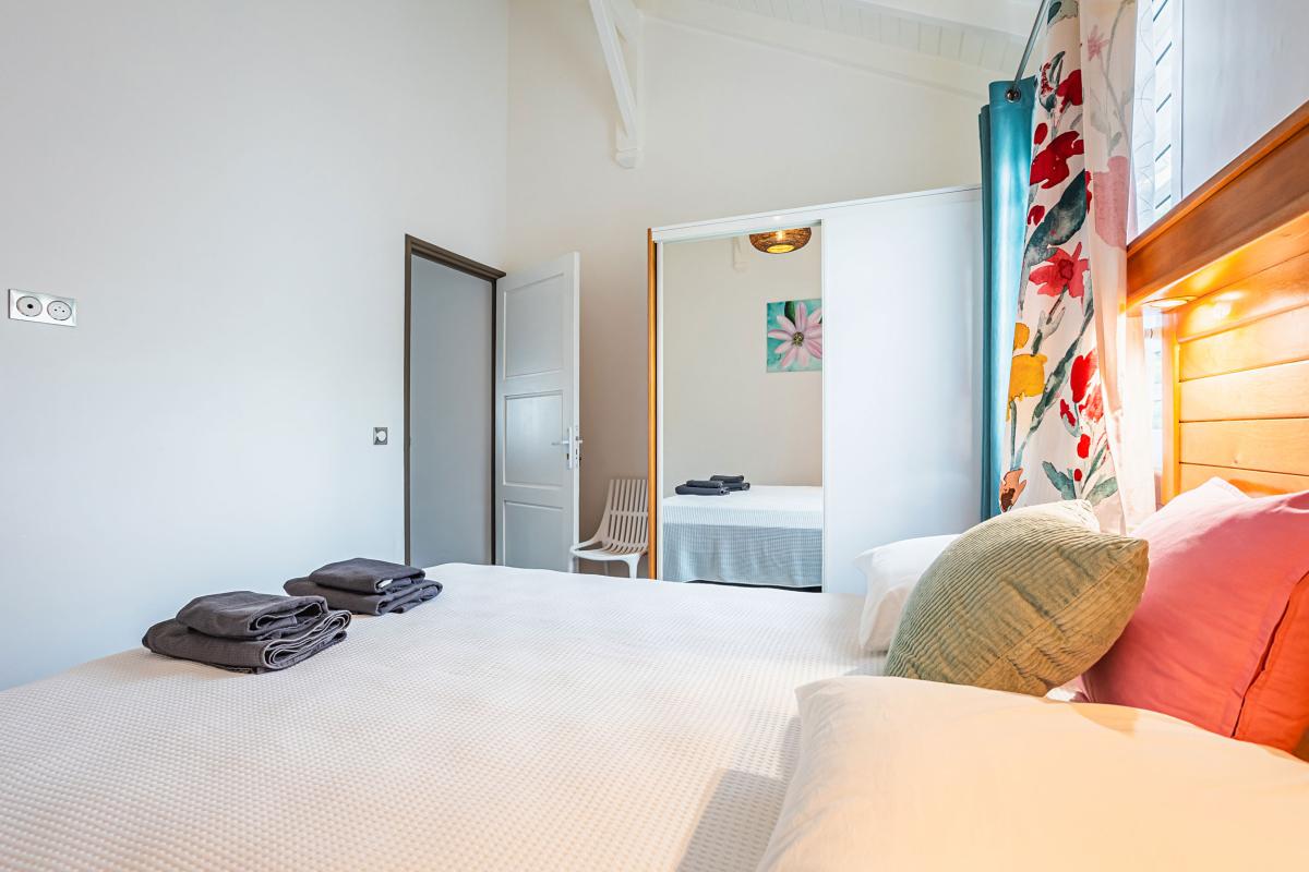 Location villa 2 chambres piscine proche plage ste anne guadeloupe - Chambre