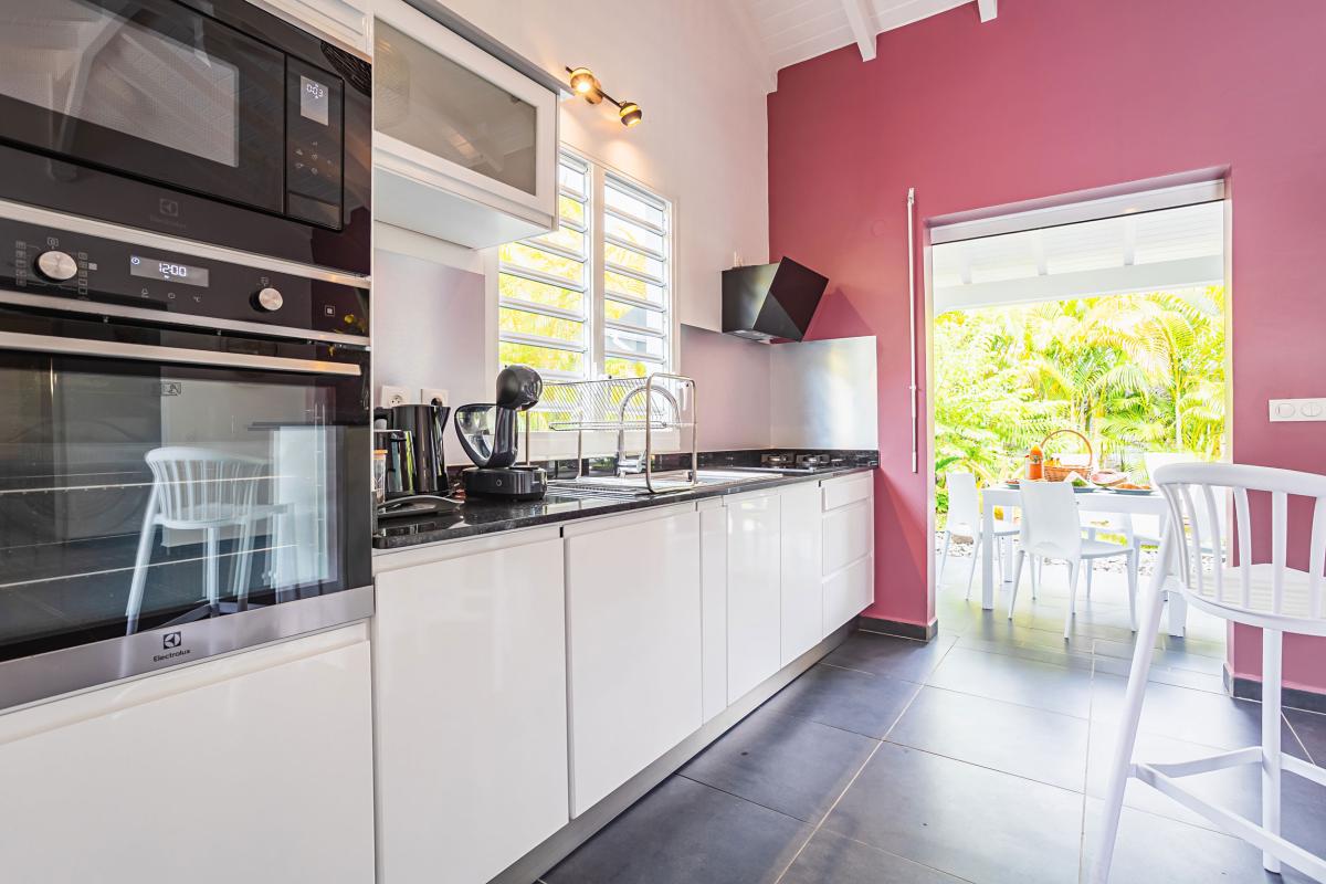 Location villa 2 chambres piscine proche plage ste anne guadeloupe - Pièce de vie