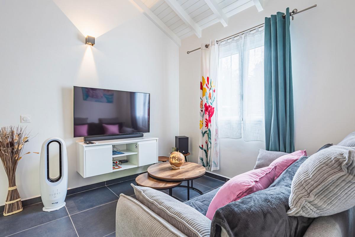 Location villa 2 chambres piscine proche plage ste anne guadeloupe - Pièce de vie