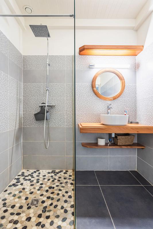 Location villa 2 chambres piscine proche plage ste anne guadeloupe - Salle de douche