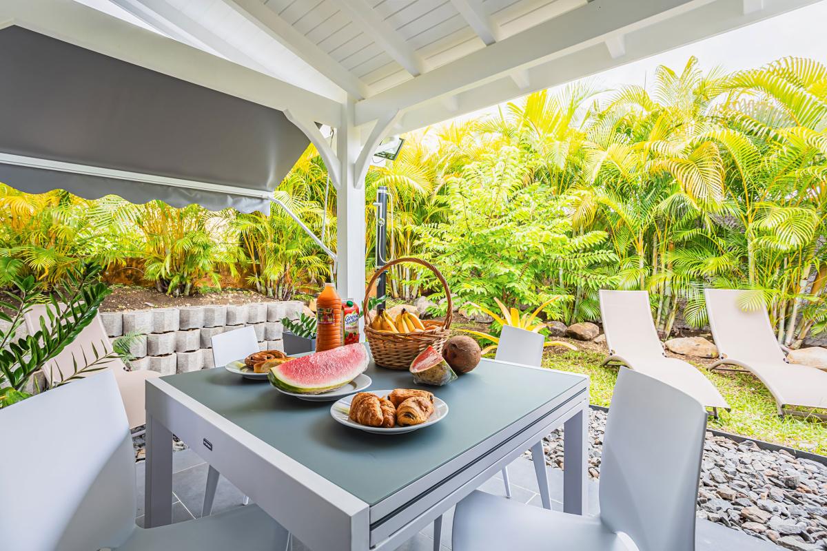 Location villa 2 chambres piscine proche plage ste anne guadeloupe - Terrasse