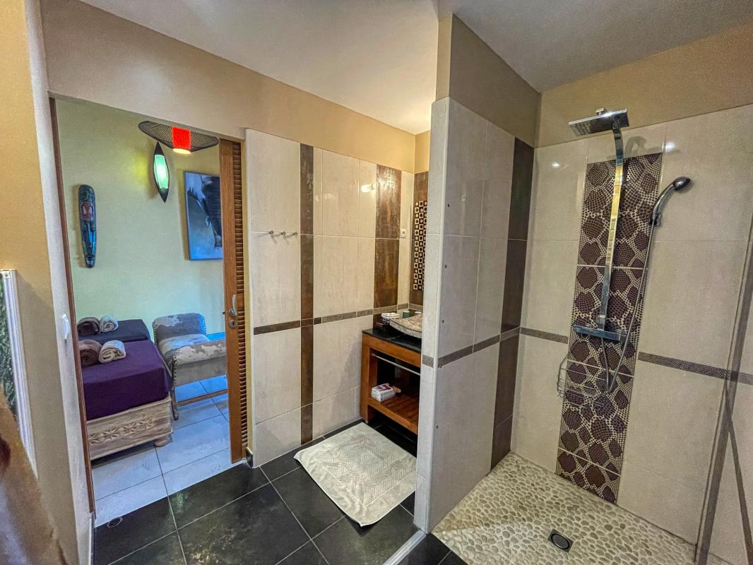 Luxury villa with swimming pool - bedroom 3