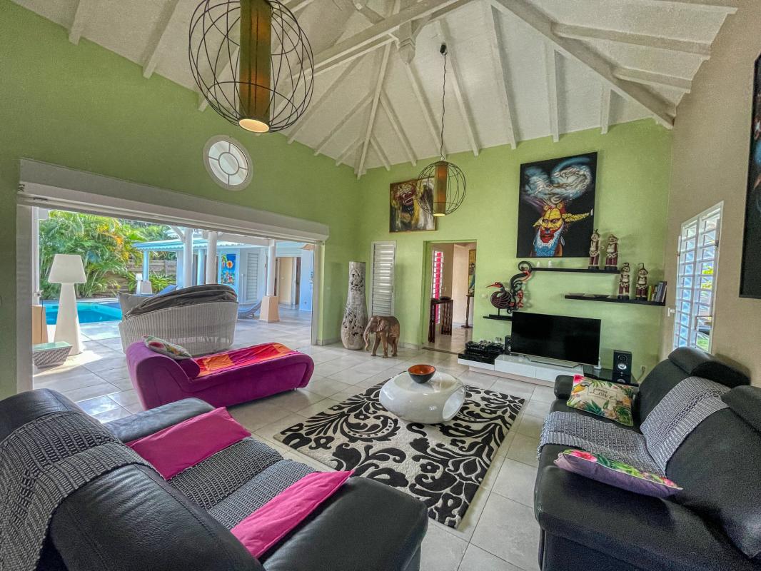Luxury villa with swimming pool - kitchen