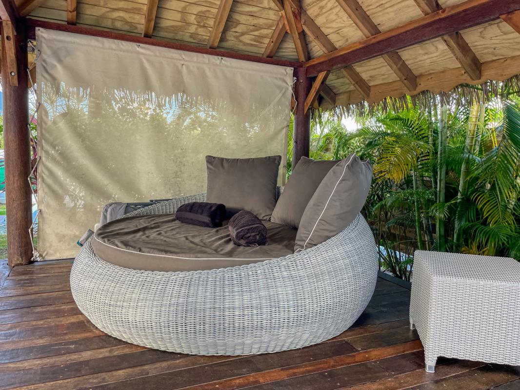 Luxury villa with swimming pool - bungalow and swimming pool