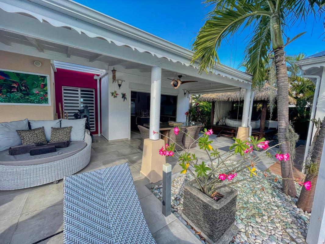 Luxury villa with swimming pool - bathroom 1