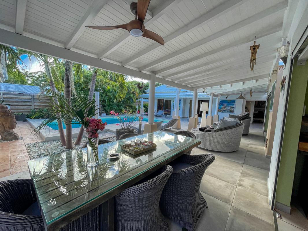 Luxury villa with swimming pool - terrace
