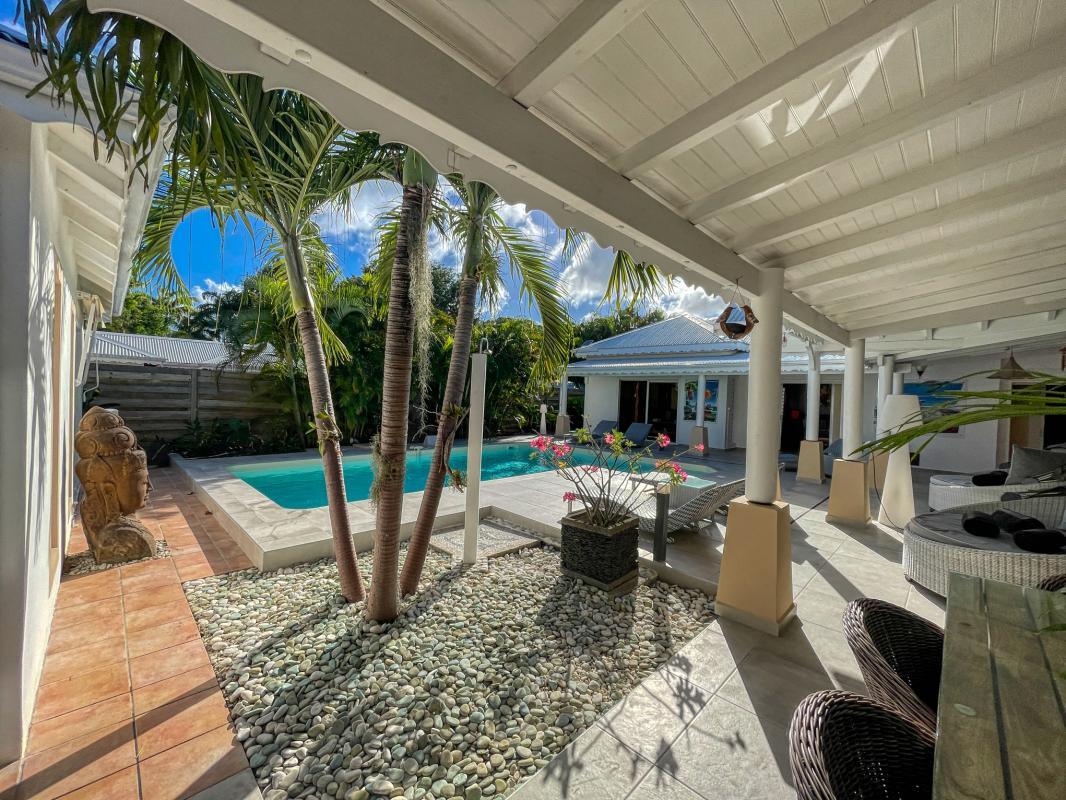 Luxury villa with swimming pool - terrace