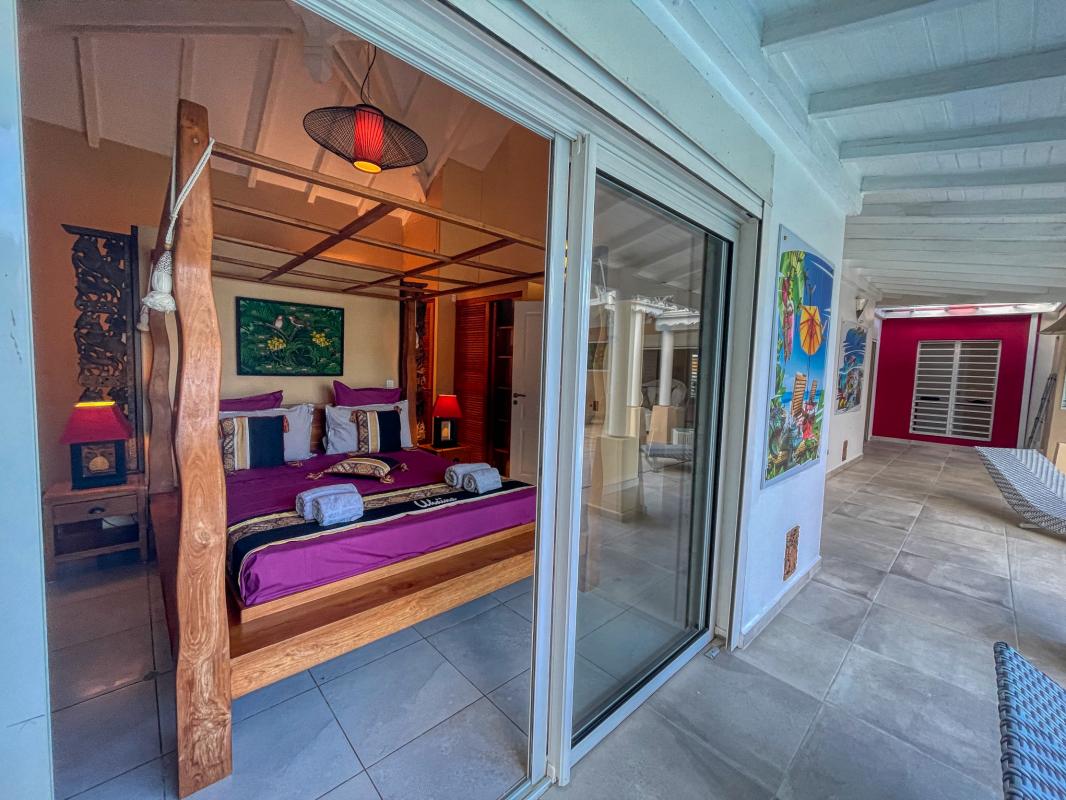 Luxury villa with swimming pool - living room