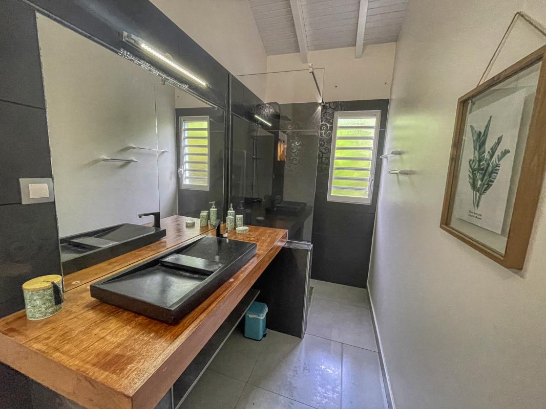 Location villa Saint François Guadeloupe-salle de douche