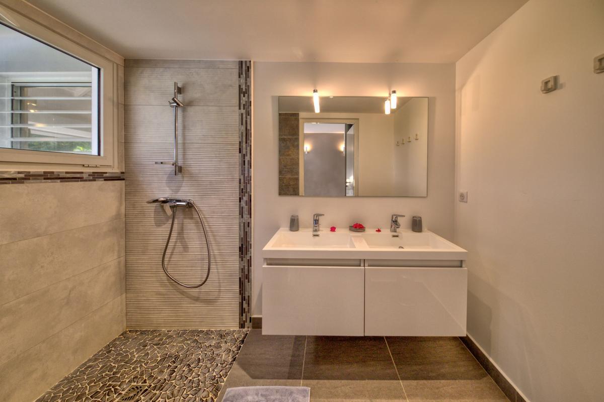  Luxury Villa for rent in Guadeloupe - Taupe Room