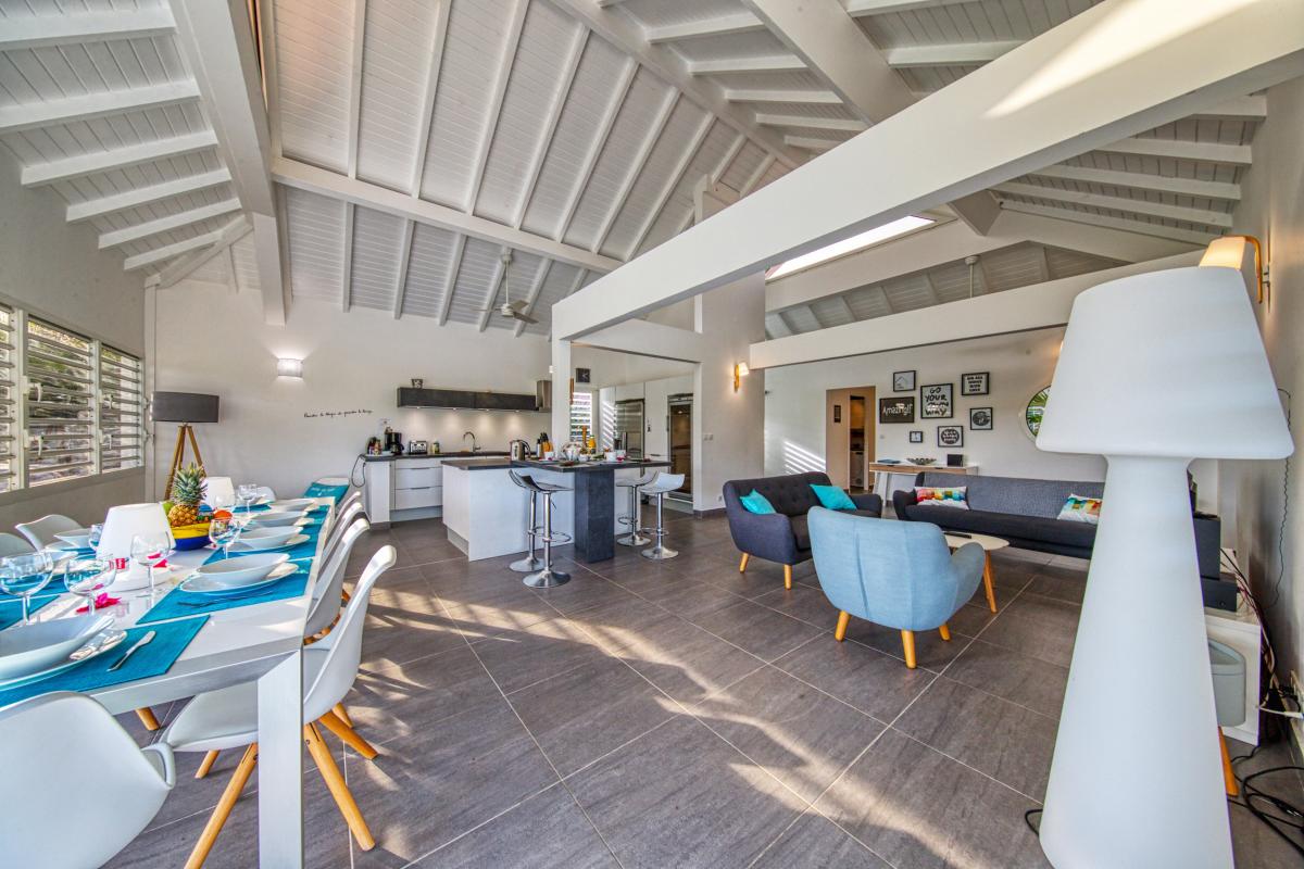  Luxury villa to rent in Guadeloupe - Overview