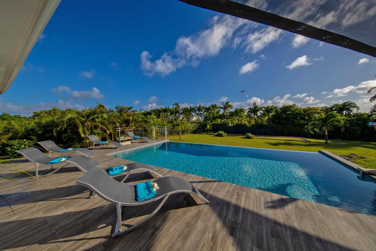  Luxury villa for rent in Guadeloupe - Living room
