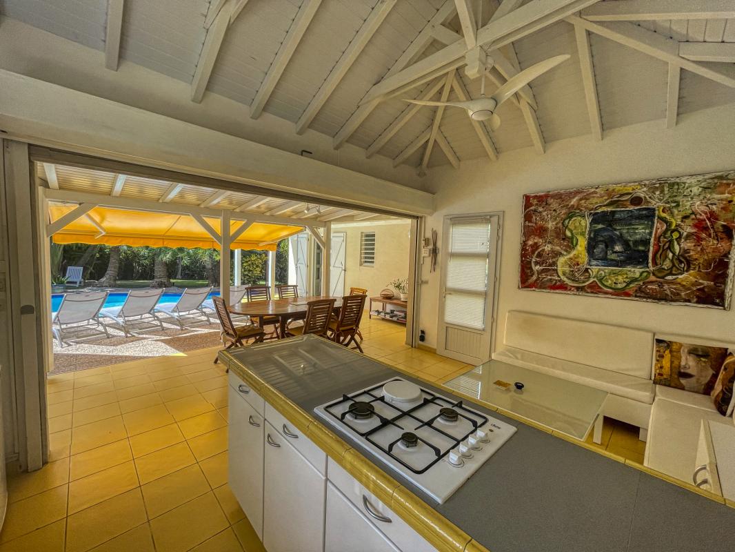 Villa à 50m de la plage à louer à Saint François Guadeloupe_cuisine