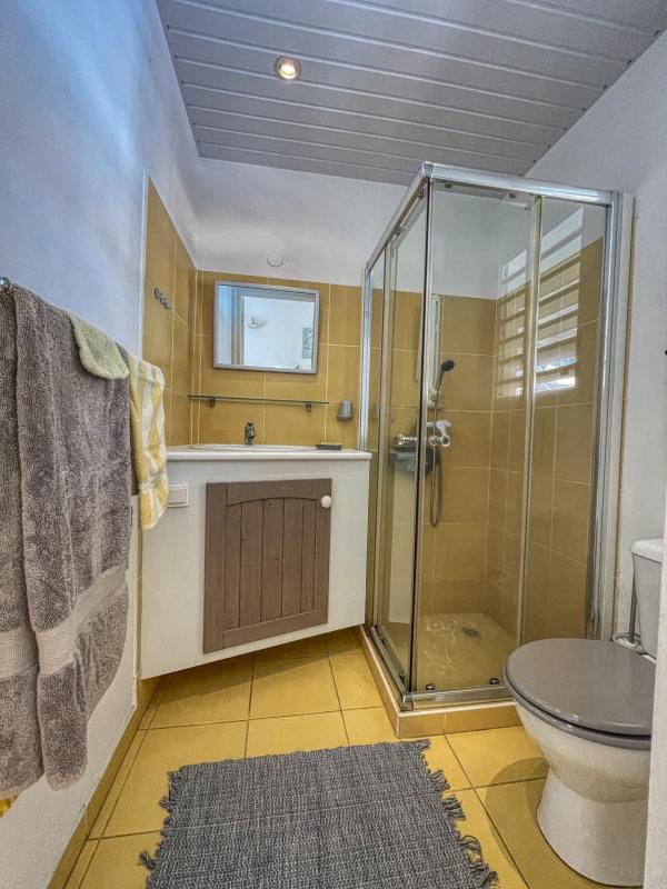 Villa à 50m de la plage à louer à Saint François Guadeloupe_salle de douche
