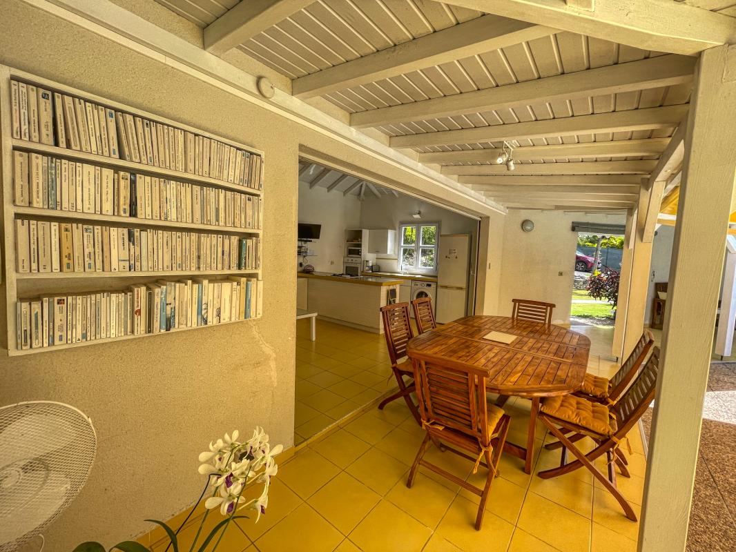 Villa à 50m de la plage à louer à Saint François Guadeloupe_terrasse