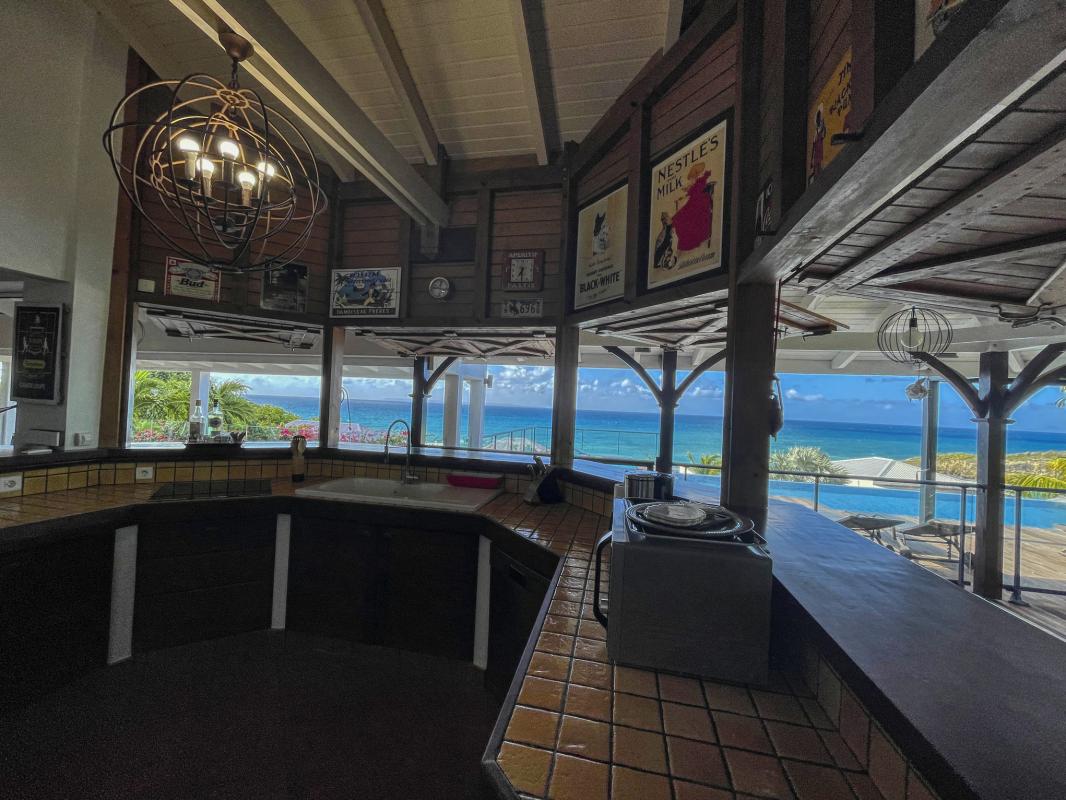Location villa tropicale 5 chambres 10 personnes avec piscine et vue mer Saint François en Guadeloupe - cuisine