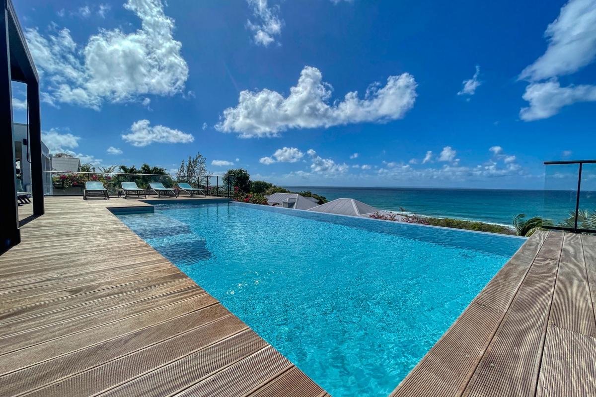 Location villa tropicale 5 chambres 10 personnes avec piscine et vue mer Saint François en Guadeloupe - vue mer