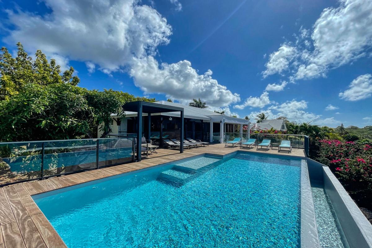 Location villa tropicale 5 chambres 10 personnes avec piscine et vue mer Saint François en Guadeloupe - vue mer