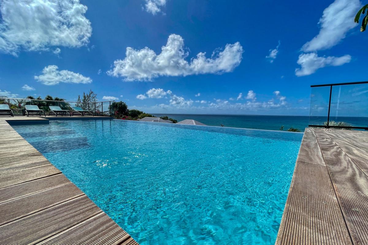 Location villa tropicale 5 chambres 10 personnes avec piscine et vue mer Saint François en Guadeloupe - vue mer
