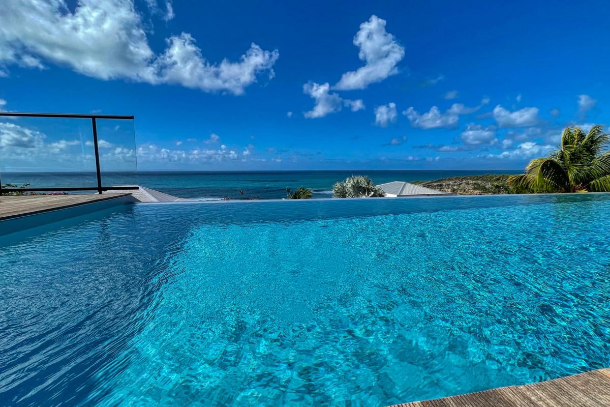 Location villa tropicale 5 chambres 10 personnes avec piscine et vue mer Saint François en Guadeloupe - vue mer