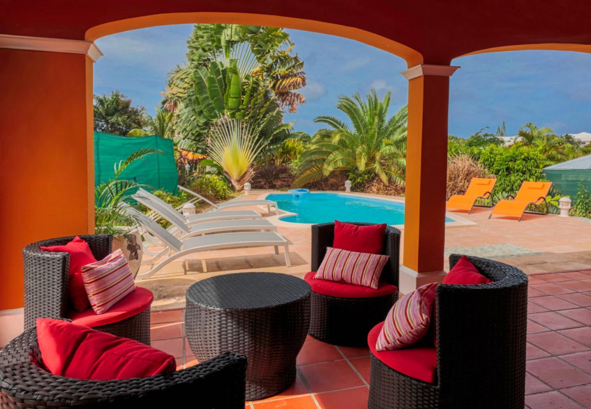Location villa avec piscine en Guadeloupe - Salon de jardin