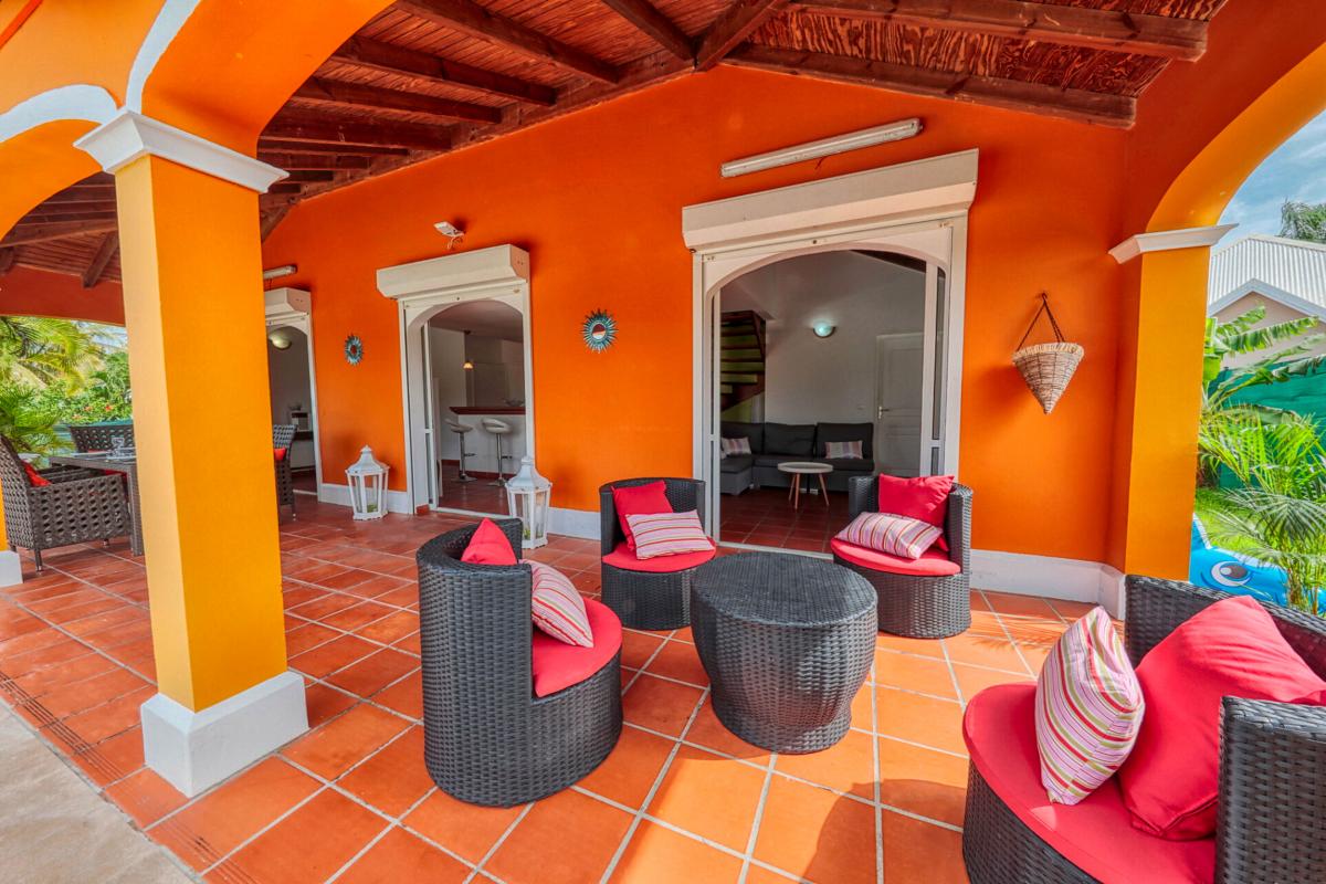 Location villa avec piscine en Guadeloupe - Salon de jardin