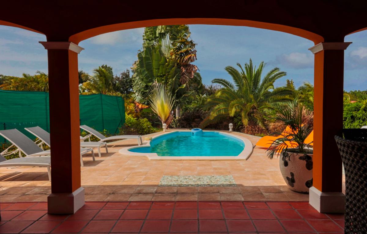 Location villa avec piscine en Guadeloupe - Terrasse vue piscine
