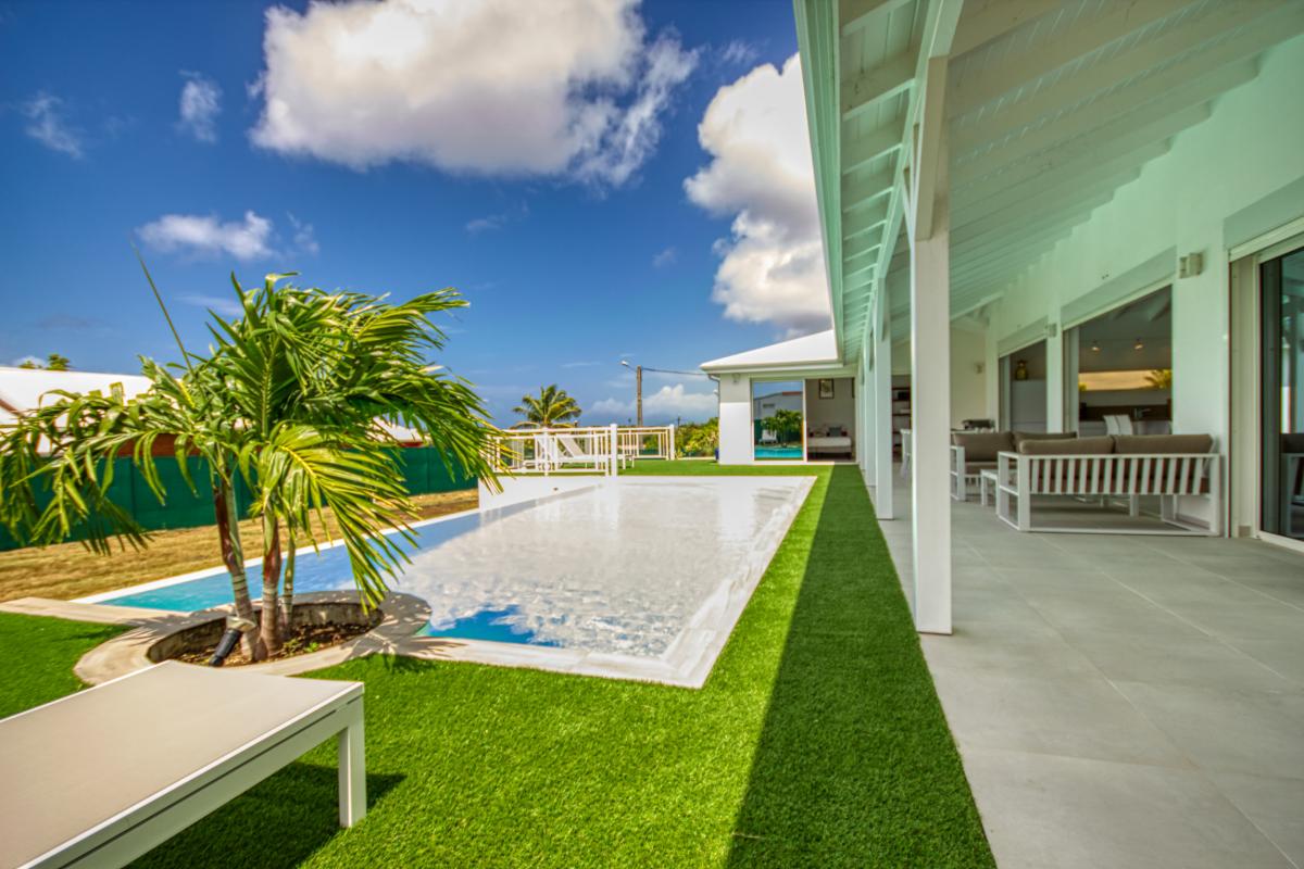 A louer en Guadeloupe St François villa de standing avec piscine