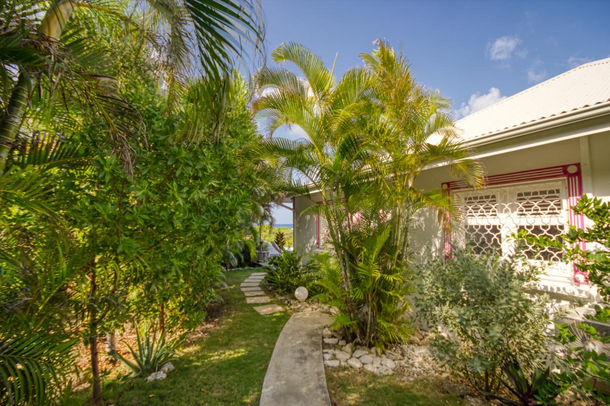 Location villa 3 chambres pour 4-6 personnes à St François en Guadeloupe avec vue mer et piscine