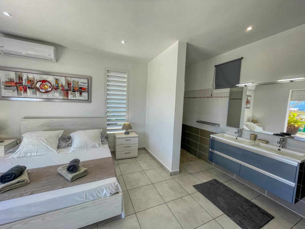 Location villa Topaze 2 chambres 4 personnes vue sur mer piscine à St François en Guadeloupe - chambre 1