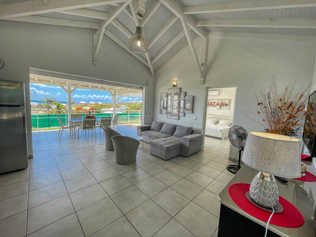 Location villa Topaze 2 chambres 4 personnes vue sur mer piscine à St François en Guadeloupe - salon