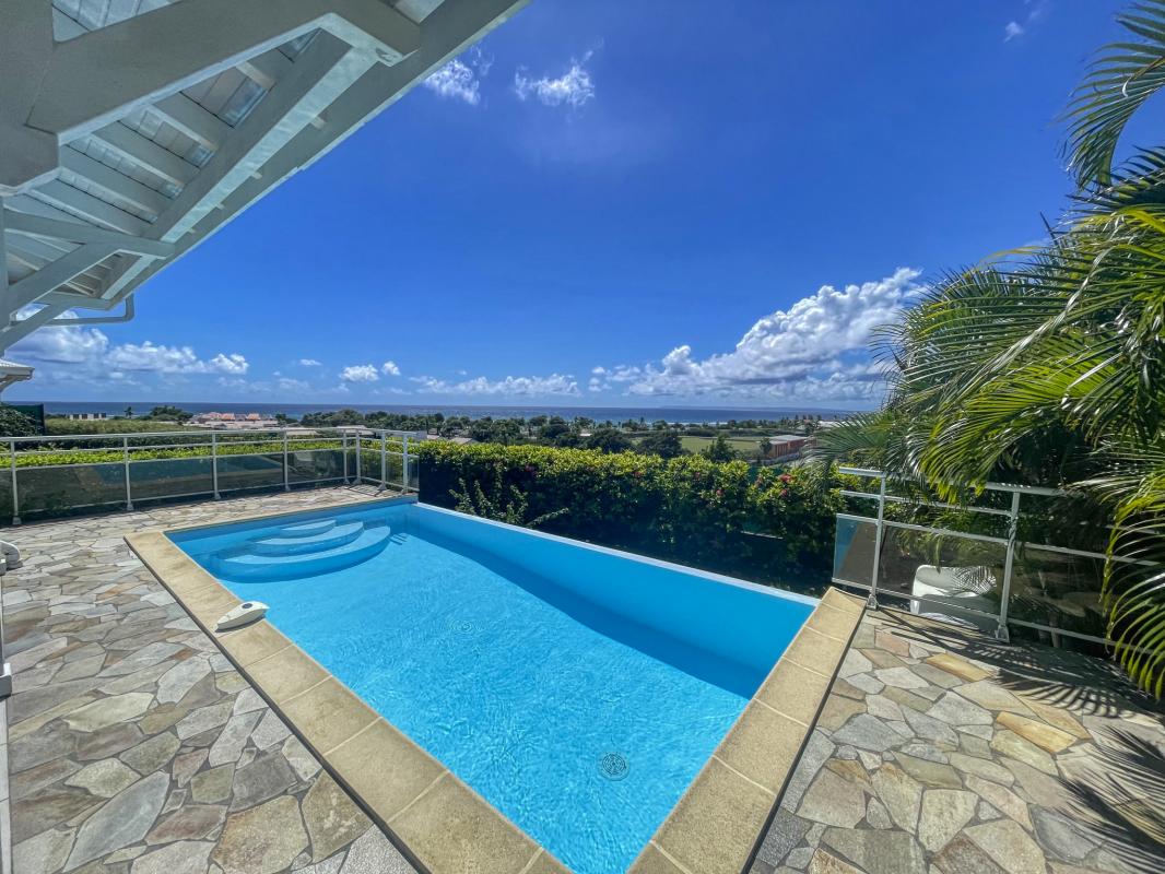 Location villa 2 chambres 4 personnes vue sur mer piscine à St François en Guadeloupe - piscine vue mer