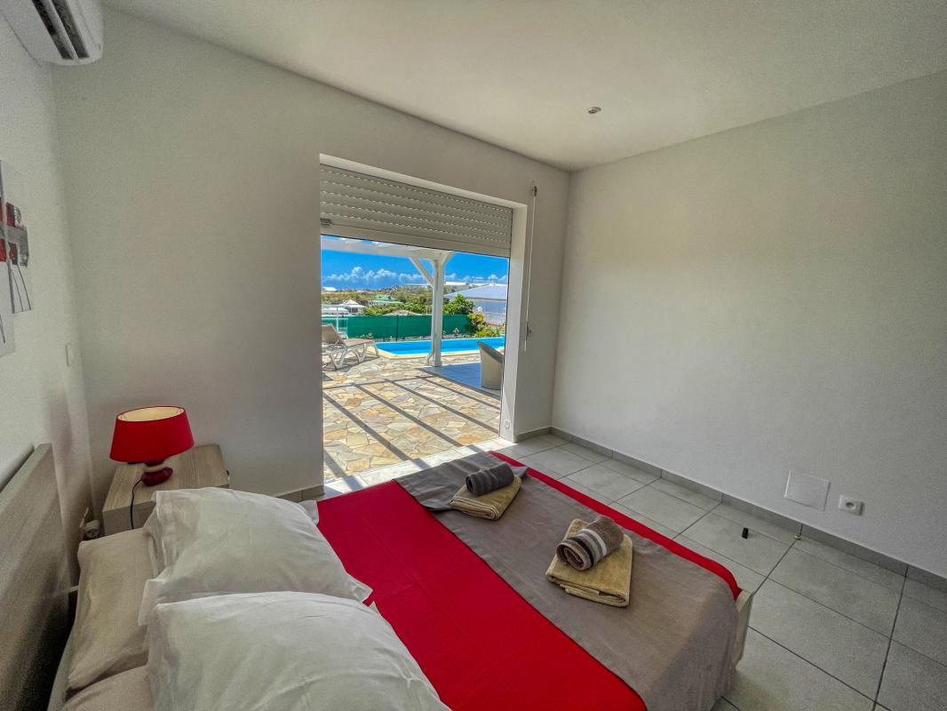 Location villa Rubis 2 chambres 4 personnes vue sur mer piscine à St François en Guadeloupe - chambre 2