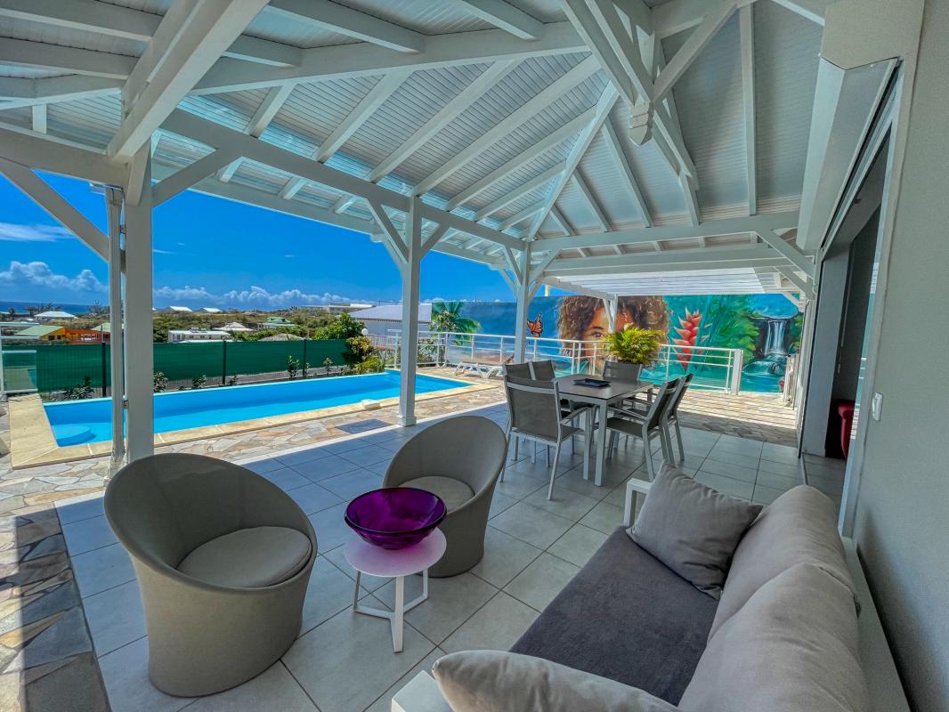 Location villa Rubis 2 chambres 4 personnes vue sur mer piscine à St François en Guadeloupe - terrasse