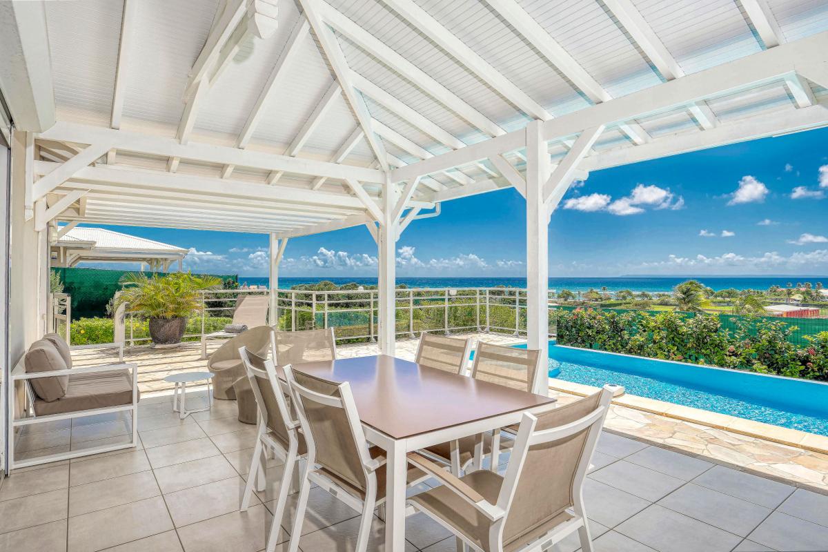 Location villa Rubis 2 chambres 4 personnes vue sur mer piscine à St François en Guadeloupe - vue d'ensemble