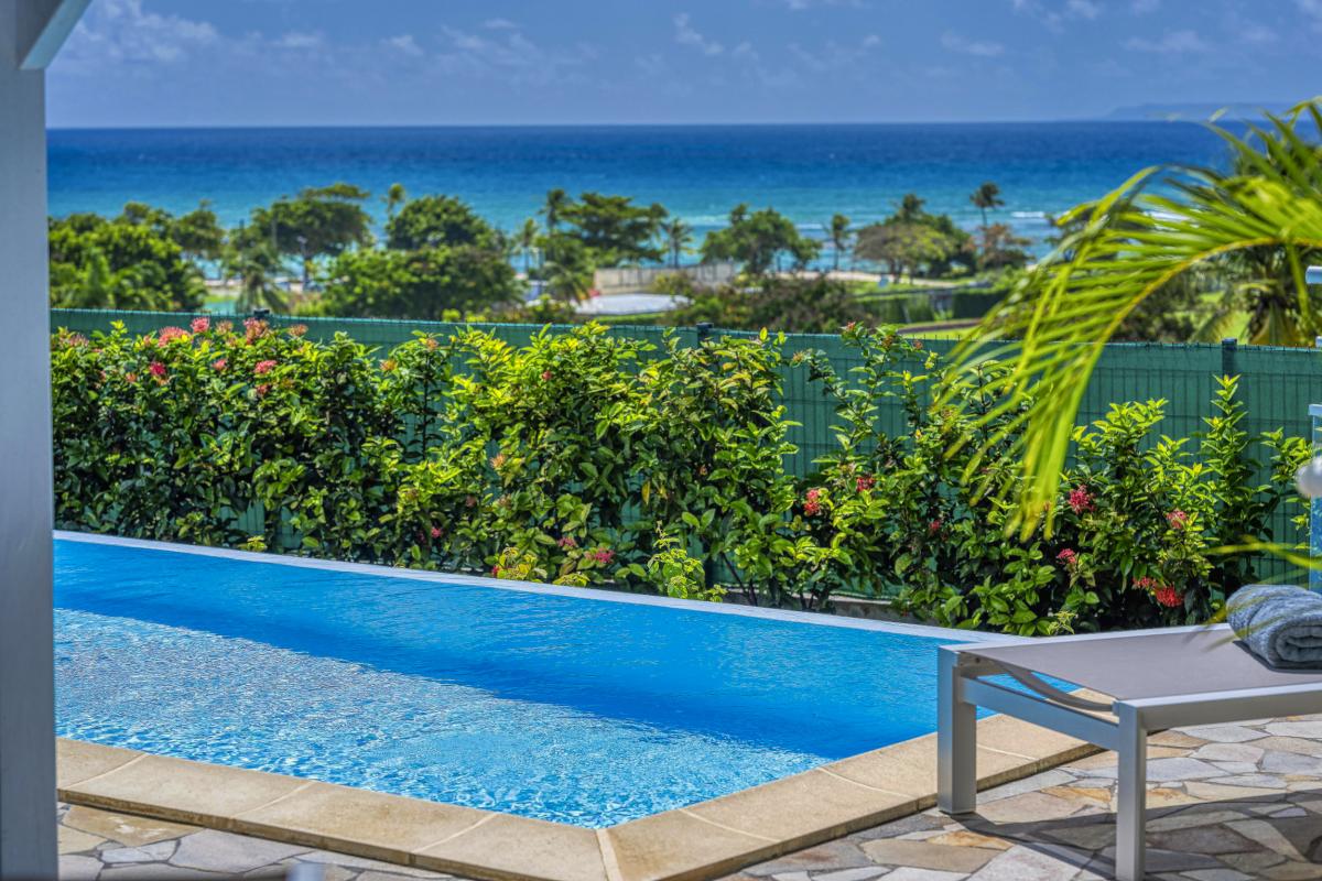 Location villa Rubis 2 chambres 4 personnes vue sur mer piscine à St François en Guadeloupe - vue mer