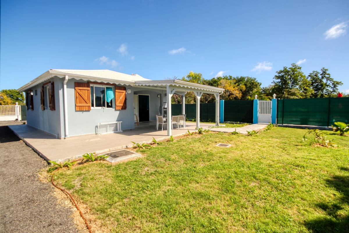 A louer à St François en Guadeloupe villa 2 chambres pour 6 personnes avec piscine