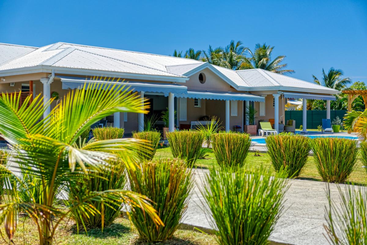 A louer villa 4 chambres 8 personnes avec piscine vue guadeloupe st françois