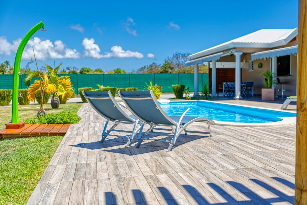 A louer villa 4 chambres 8 personnes avec piscine vue guadeloupe st françois