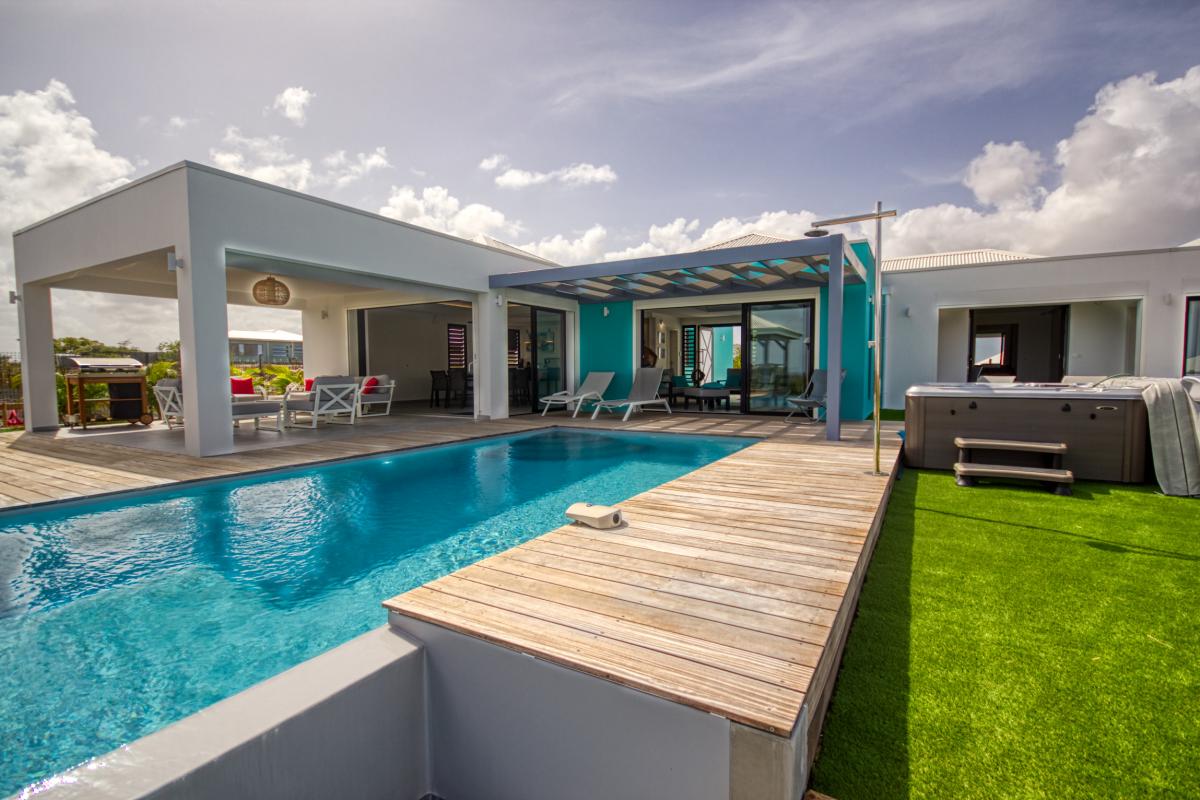 Location villa d'architecte avec vue mer piscine et spa 4 chambres pour 8 personnes 