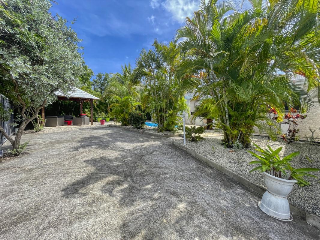 Location Villa Saint François Guadeloupe__entrée parking