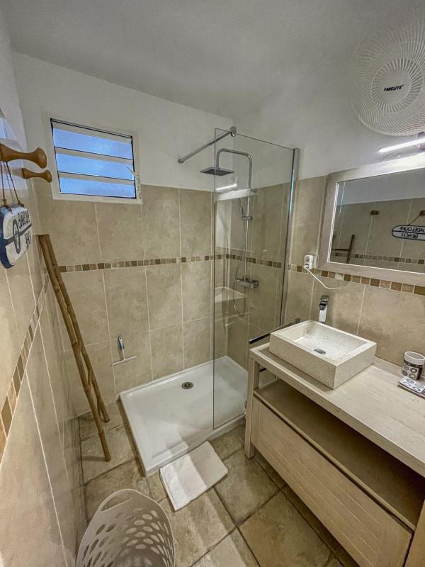 Location Villa Saint François Guadeloupe__salle de douche